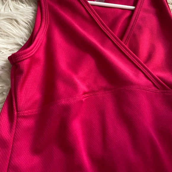 UNION SQUARE hot pink vneck tank top size medium GREAT CONDITION!! - Picture 3 of 7